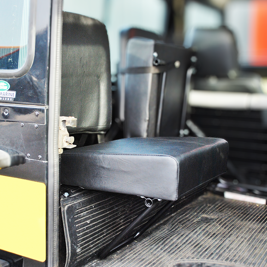 Rear Inward Facing Seat [Black]