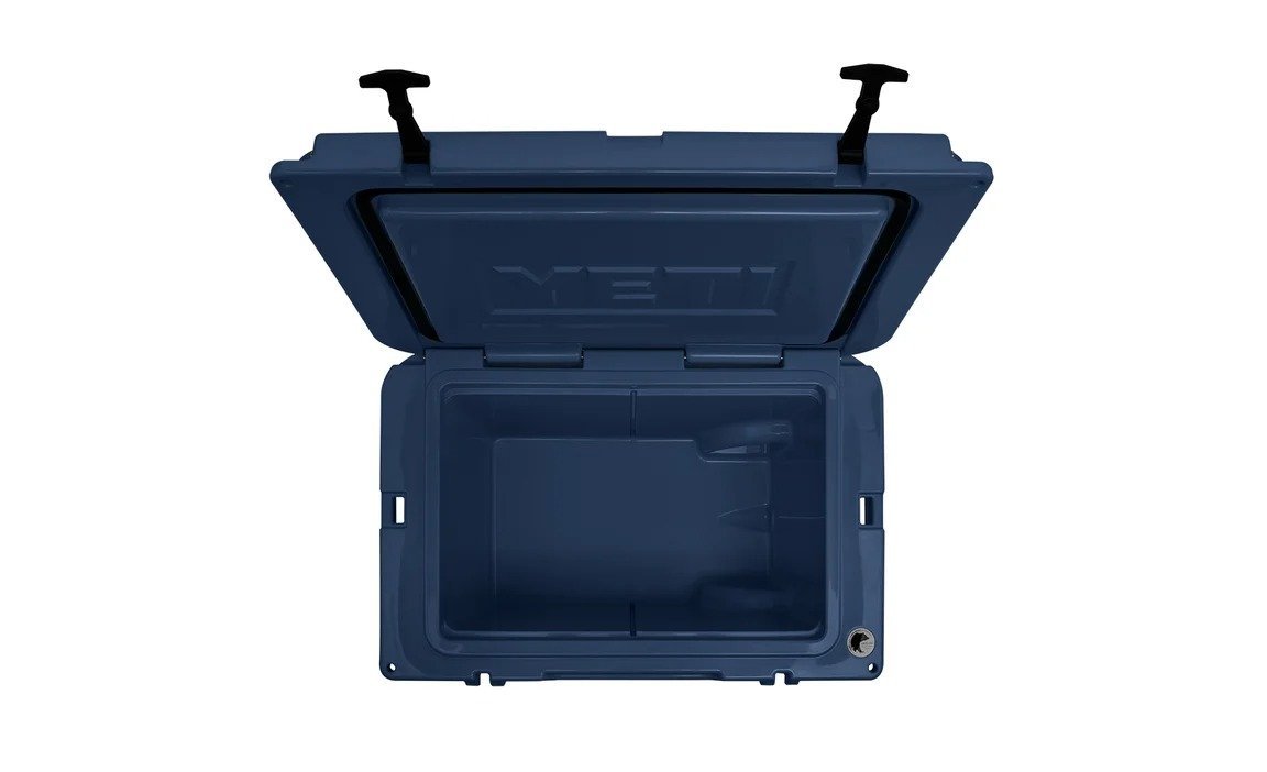 Tundra Haul Wheeled Cool Box SKU-0106-NVY