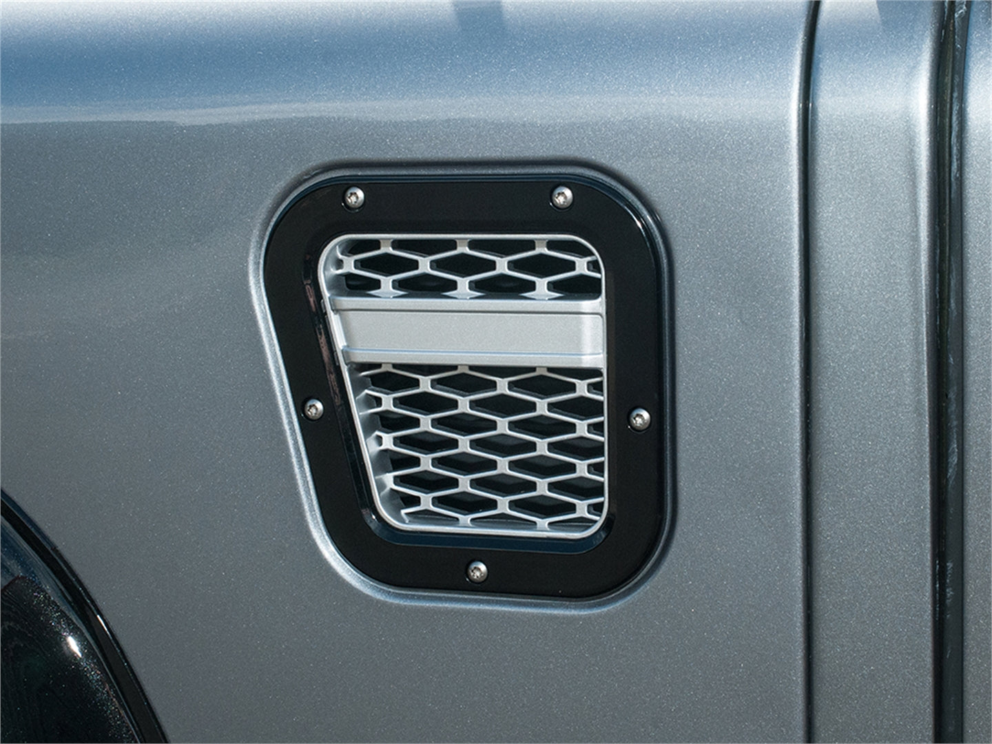 Defender 87-16 Side Air Intake Grilles [Black|Silver]