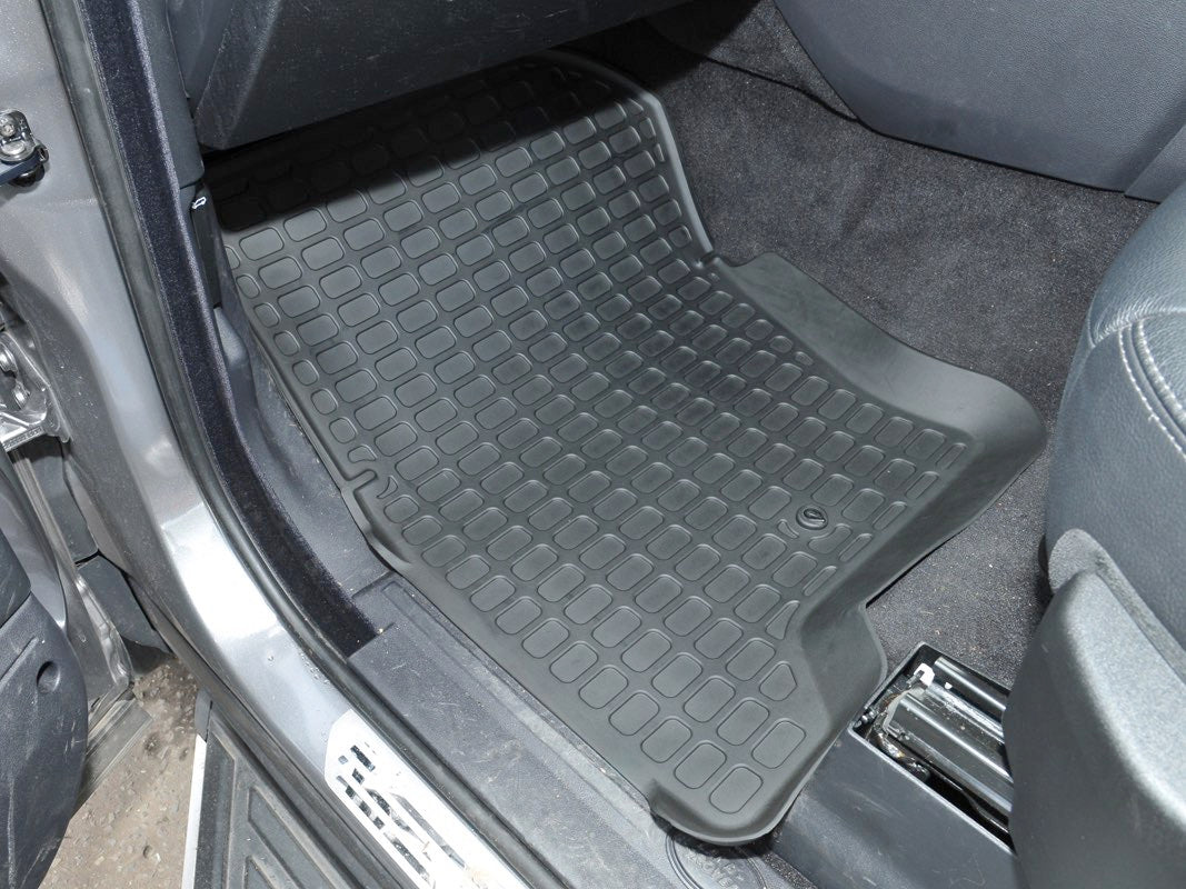 Discovery 3 & 4 (05-16) Rubber Mats